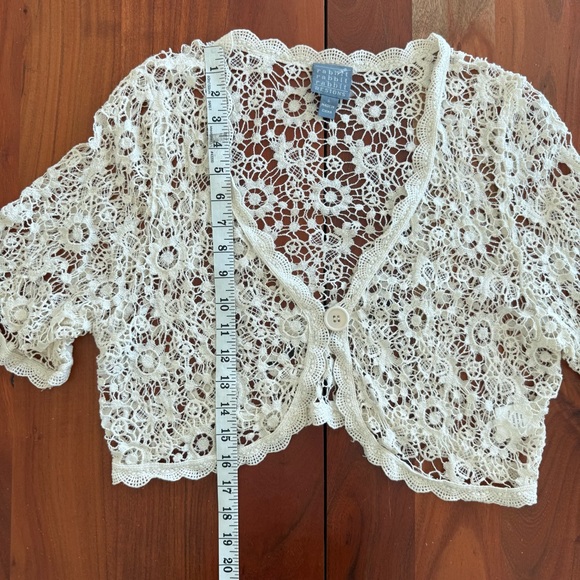 Rabbit Rabbit Rabbit Cream Crocheted Lace Bolero - Picture 6 of 7